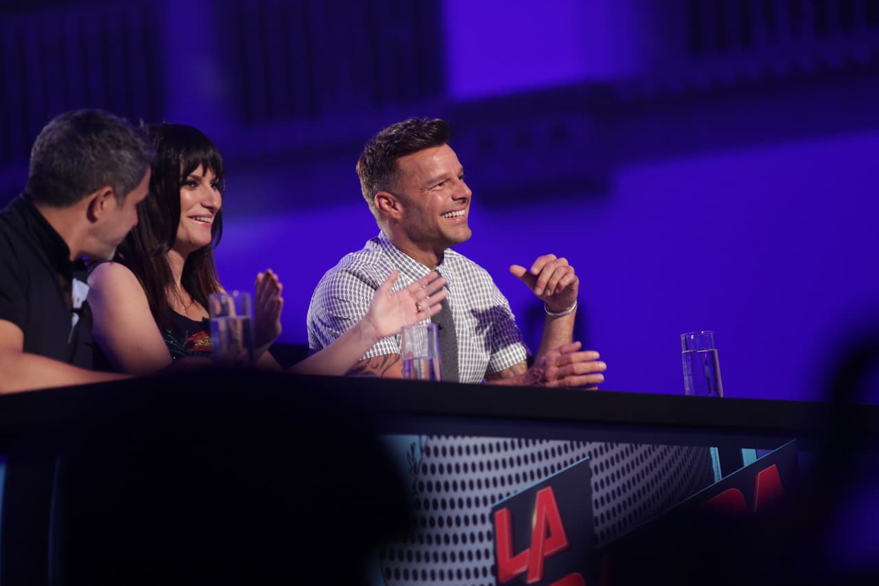 Ricky, Laura y Alejandro tuvieron su primer altercado. Sanz culpó a Laura de conformarse con poco, mientras que Ricky expresó su punta de vista y acordó que no todos tenían al talento necesario. Luego de varios dimes y diretes, llegaron a un acuerdo y escogieron las mejores voces.