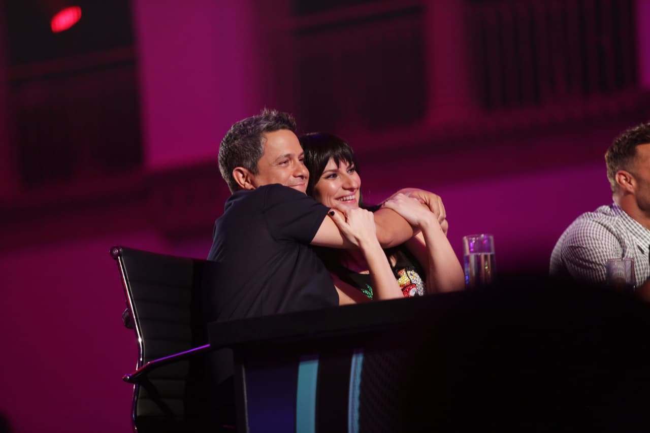 Ricky, Laura y Alejandro tuvieron su primer altercado. Sanz culpó a Laura de conformarse con poco, mientras que Ricky expresó su punta de vista y acordó que no todos tenían al talento necesario. Luego de varios dimes y diretes, llegaron a un acuerdo y escogieron las mejores voces.