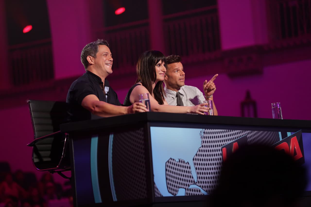 Ricky, Laura y Alejandro tuvieron su primer altercado. Sanz culpó a Laura de conformarse con poco, mientras que Ricky expresó su punta de vista y acordó que no todos tenían al talento necesario. Luego de varios dimes y diretes, llegaron a un acuerdo y escogieron las mejores voces.