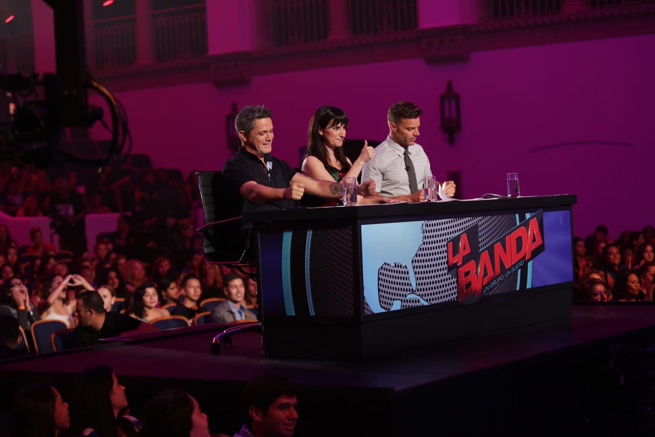 Ricky, Laura y Alejandro tuvieron su primer altercado. Sanz culpó a Laura de conformarse con poco, mientras que Ricky expresó su punta de vista y acordó que no todos tenían al talento necesario. Luego de varios dimes y diretes, llegaron a un acuerdo y escogieron las mejores voces.