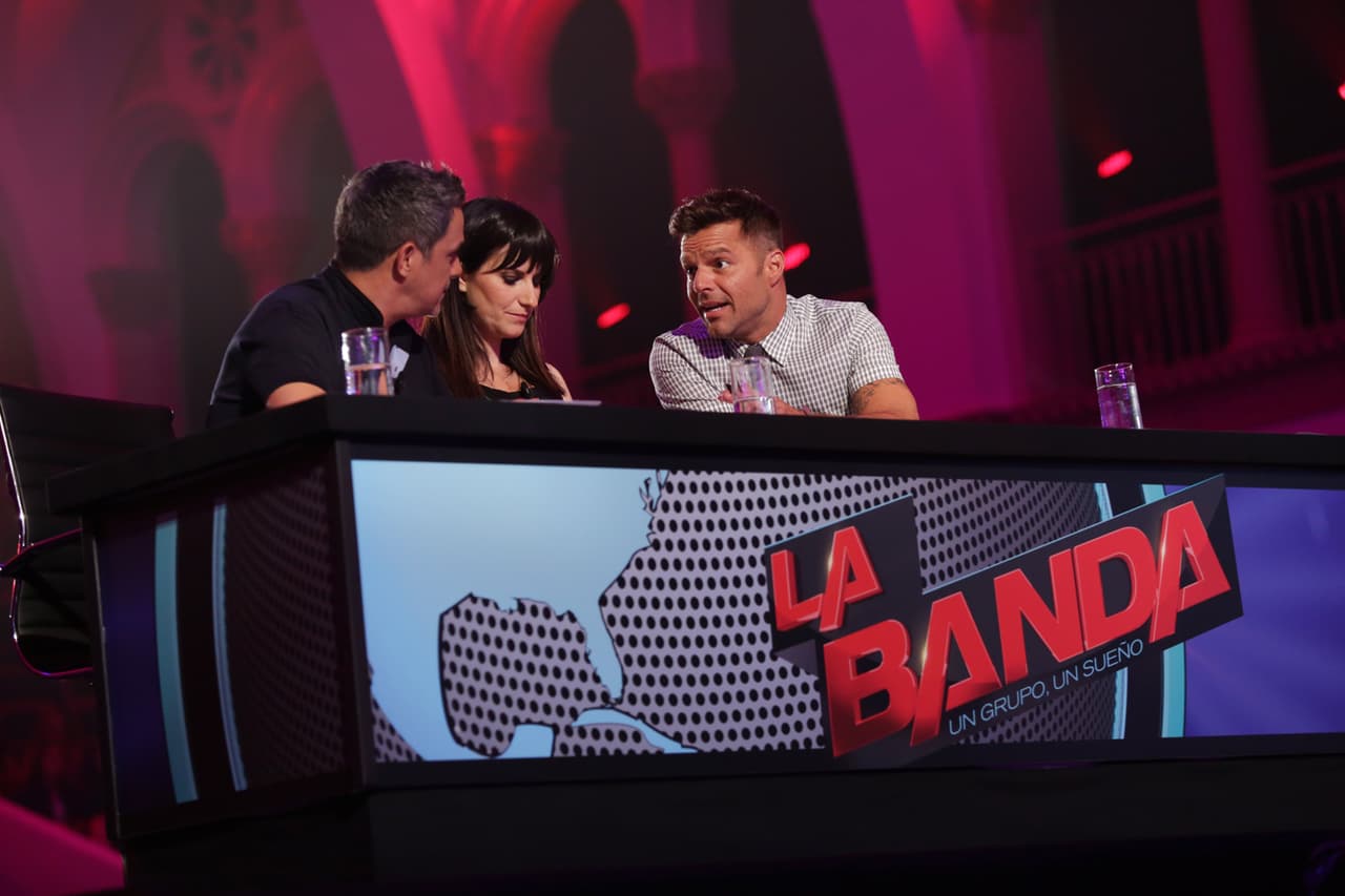 Ricky, Laura y Alejandro tuvieron su primer altercado. Sanz culpó a Laura de conformarse con poco, mientras que Ricky expresó su punta de vista y acordó que no todos tenían al talento necesario. Luego de varios dimes y diretes, llegaron a un acuerdo y escogieron las mejores voces.