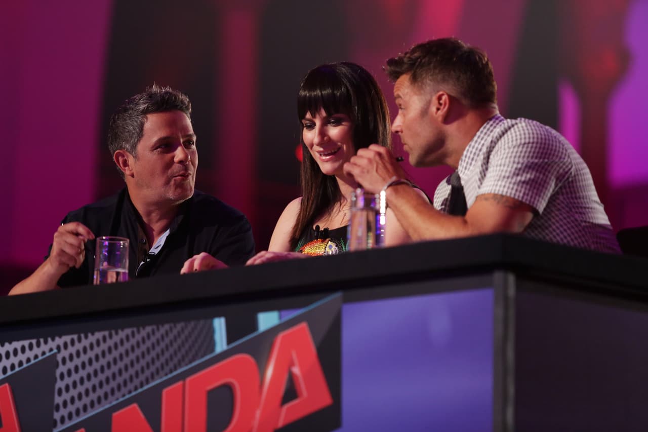 Ricky, Laura y Alejandro tuvieron su primer altercado. Sanz culpó a Laura de conformarse con poco, mientras que Ricky expresó su punta de vista y acordó que no todos tenían al talento necesario. Luego de varios dimes y diretes, llegaron a un acuerdo y escogieron las mejores voces.