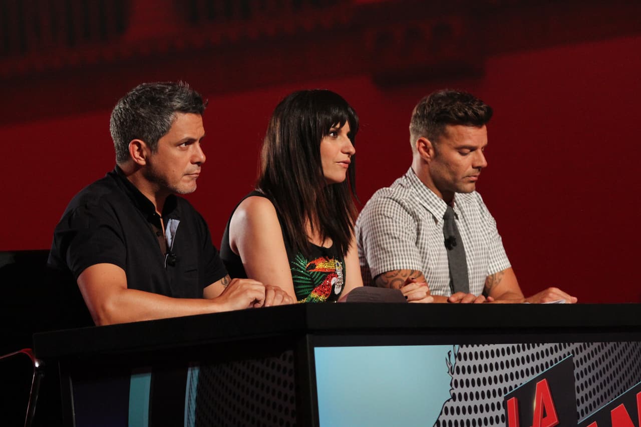 Ricky, Laura y Alejandro tuvieron su primer altercado. Sanz culpó a Laura de conformarse con poco, mientras que Ricky expresó su punta de vista y acordó que no todos tenían al talento necesario. Luego de varios dimes y diretes, llegaron a un acuerdo y escogieron las mejores voces.
