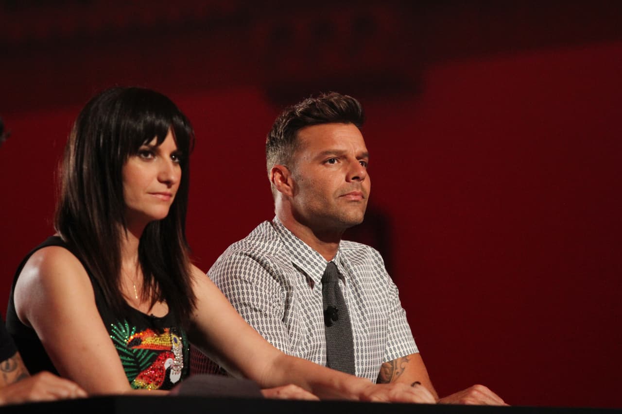 Ricky, Laura y Alejandro tuvieron su primer altercado. Sanz culpó a Laura de conformarse con poco, mientras que Ricky expresó su punta de vista y acordó que no todos tenían al talento necesario. Luego de varios dimes y diretes, llegaron a un acuerdo y escogieron las mejores voces.