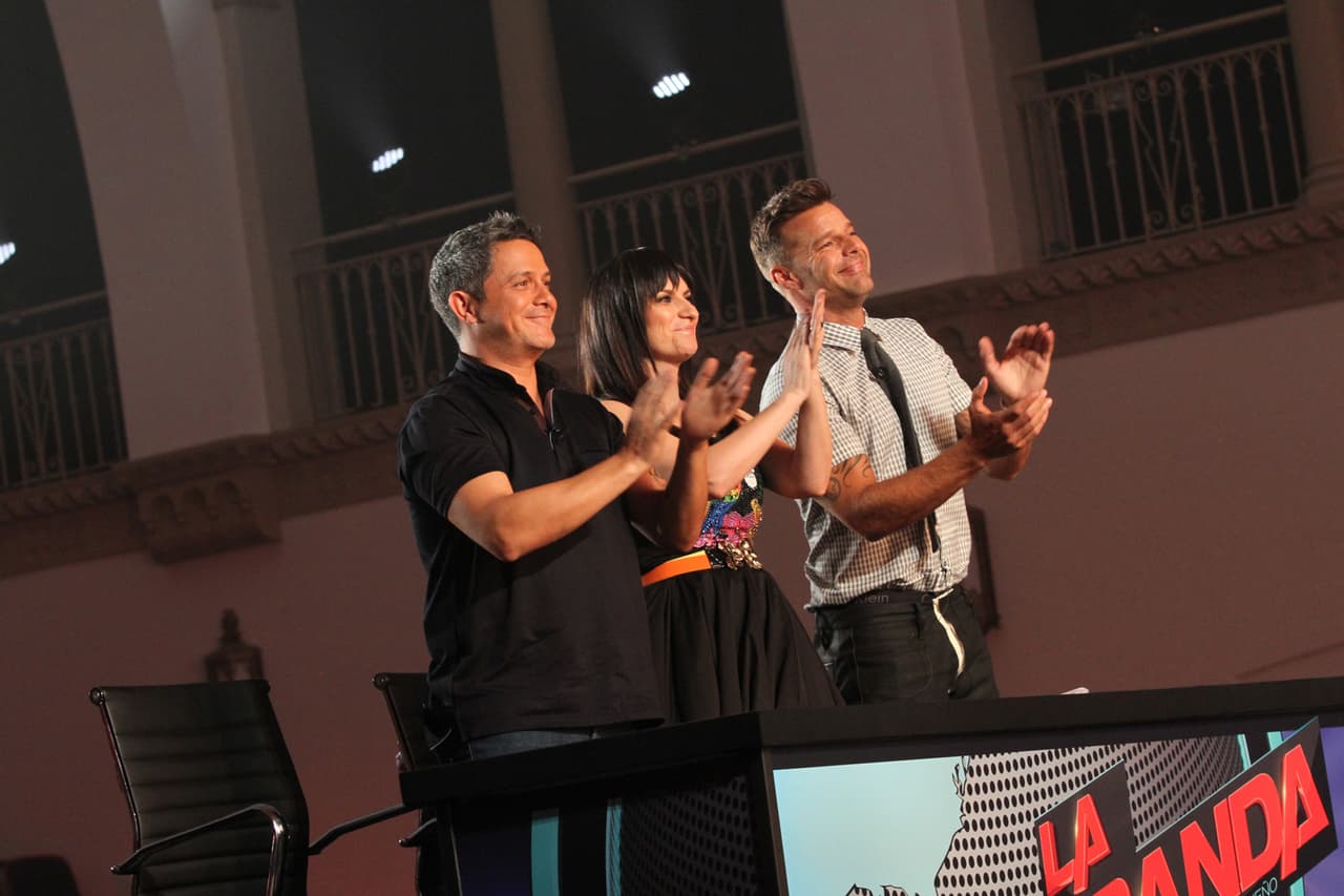 Ricky, Laura y Alejandro tuvieron su primer altercado. Sanz culpó a Laura de conformarse con poco, mientras que Ricky expresó su punta de vista y acordó que no todos tenían al talento necesario. Luego de varios dimes y diretes, llegaron a un acuerdo y escogieron las mejores voces.