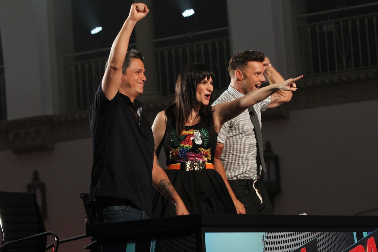 Ricky, Laura y Alejandro tuvieron su primer altercado. Sanz culpó a Laura de conformarse con poco, mientras que Ricky expresó su punta de vista y acordó que no todos tenían al talento necesario. Luego de varios dimes y diretes, llegaron a un acuerdo y escogieron las mejores voces.