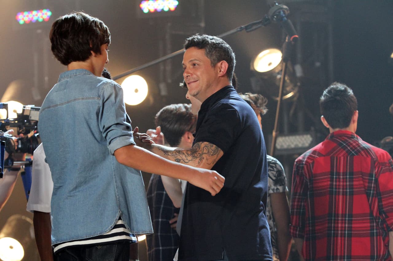 Ricky, Laura y Alejandro tuvieron su primer altercado. Sanz culpó a Laura de conformarse con poco, mientras que Ricky expresó su punta de vista y acordó que no todos tenían al talento necesario. Luego de varios dimes y diretes, llegaron a un acuerdo y escogieron las mejores voces.