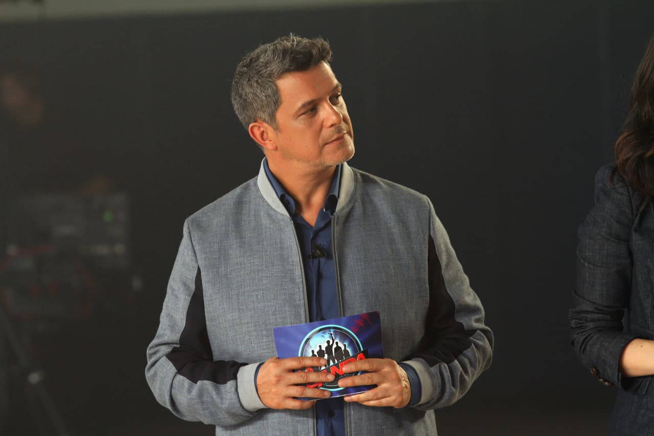 Ricky, Laura y Alejandro tuvieron su primer altercado. Sanz culpó a Laura de conformarse con poco, mientras que Ricky expresó su punta de vista y acordó que no todos tenían al talento necesario. Luego de varios dimes y diretes, llegaron a un acuerdo y escogieron las mejores voces.