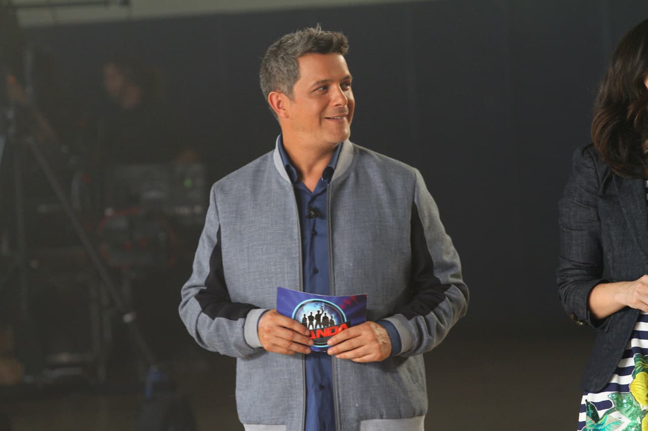 Ricky, Laura y Alejandro tuvieron su primer altercado. Sanz culpó a Laura de conformarse con poco, mientras que Ricky expresó su punta de vista y acordó que no todos tenían al talento necesario. Luego de varios dimes y diretes, llegaron a un acuerdo y escogieron las mejores voces.