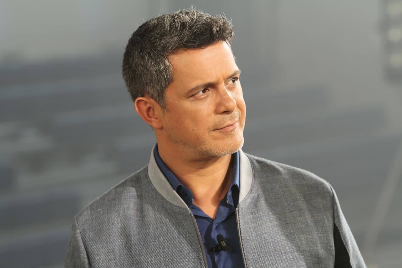 Ricky, Laura y Alejandro tuvieron su primer altercado. Sanz culpó a Laura de conformarse con poco, mientras que Ricky expresó su punta de vista y acordó que no todos tenían al talento necesario. Luego de varios dimes y diretes, llegaron a un acuerdo y escogieron las mejores voces.