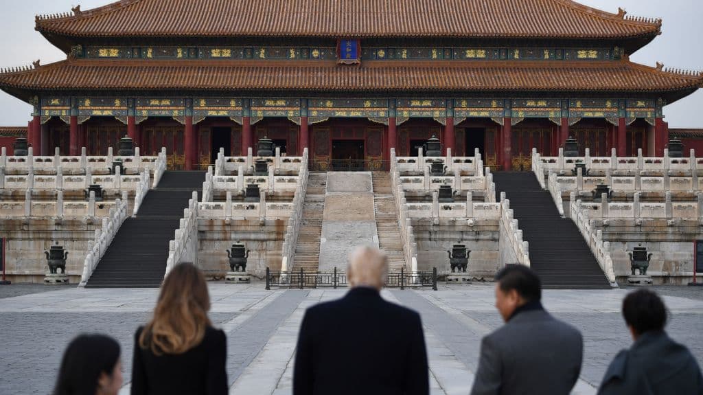 Trump y la primera dama, Melania, visitaron la ciudad prohibida junto con el presidente chino Xi Jinping y su esposa, Peng Liyuan, en su primer acto oficial tras llegar a China.