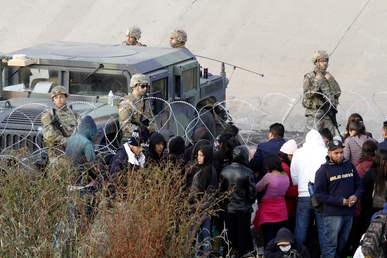 Congresistas demócratas urgen a Biden a que anule las restricciones de asilo en la frontera