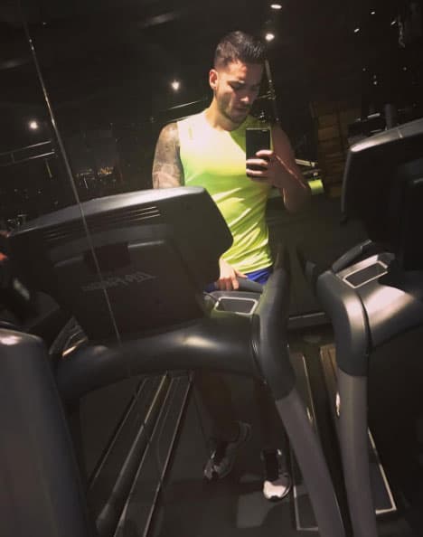 Maluma además de pesas hace mucho cardio y adora la elíptica y correr.
