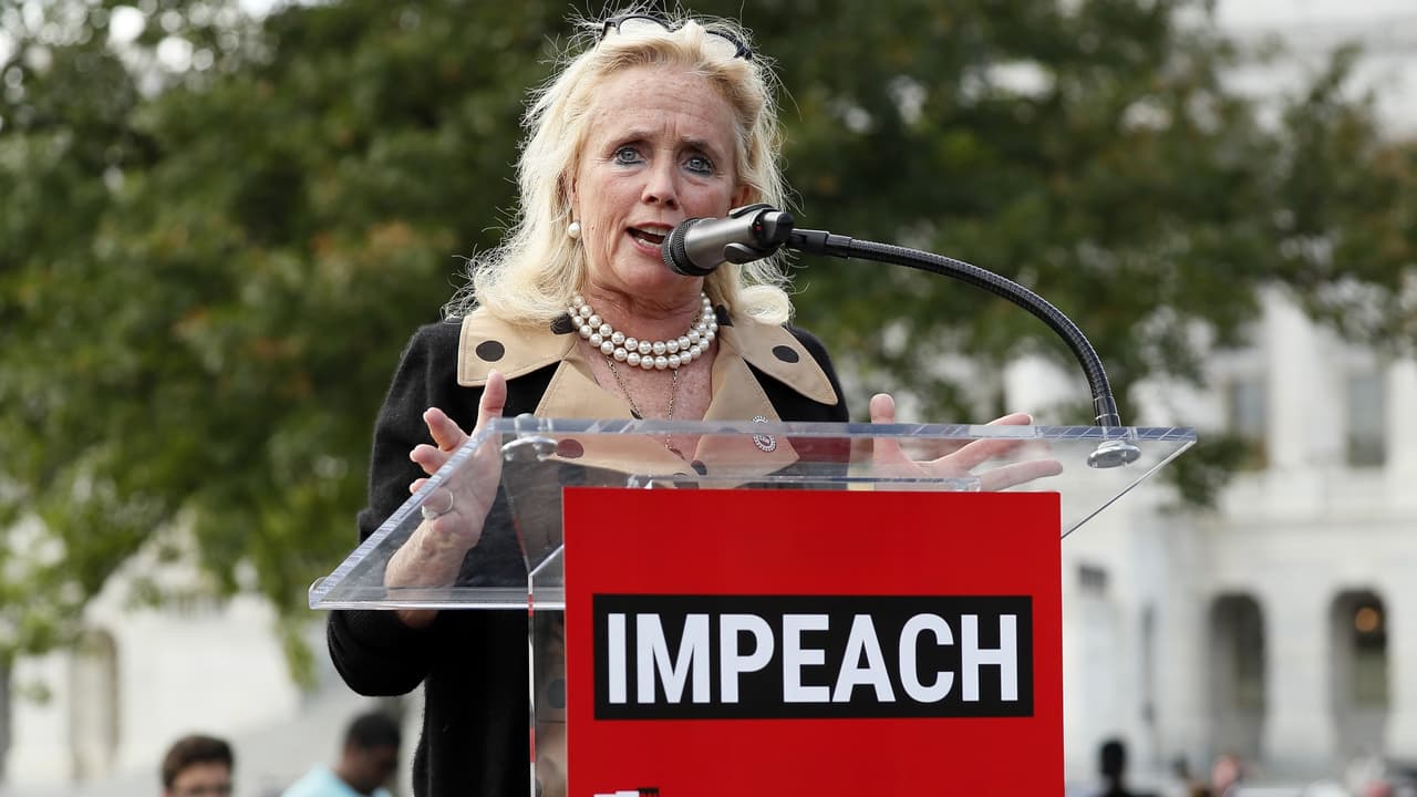 Trump arremete contra congresista demócrata e insinúa que su marido fallecido está en el infierno