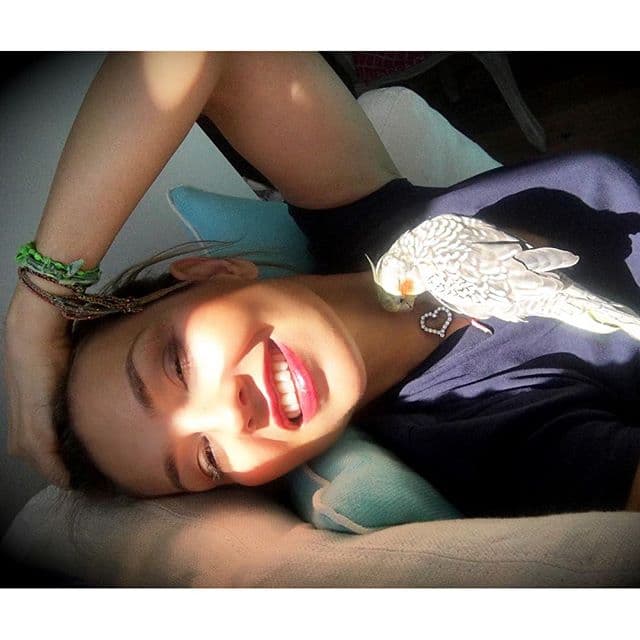 "¡Examínate! La detección temprana salva vidas", reiteró la estrella.