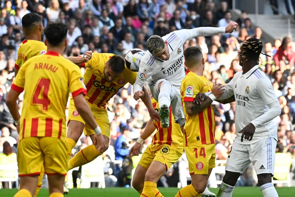 Real Madrid empató 1-1 con el Girona en la Jornada 12, pero mantiene el liderato en LaLiga. El conjunto blanco comanda con 32 unidades, un más que el Barcelona.