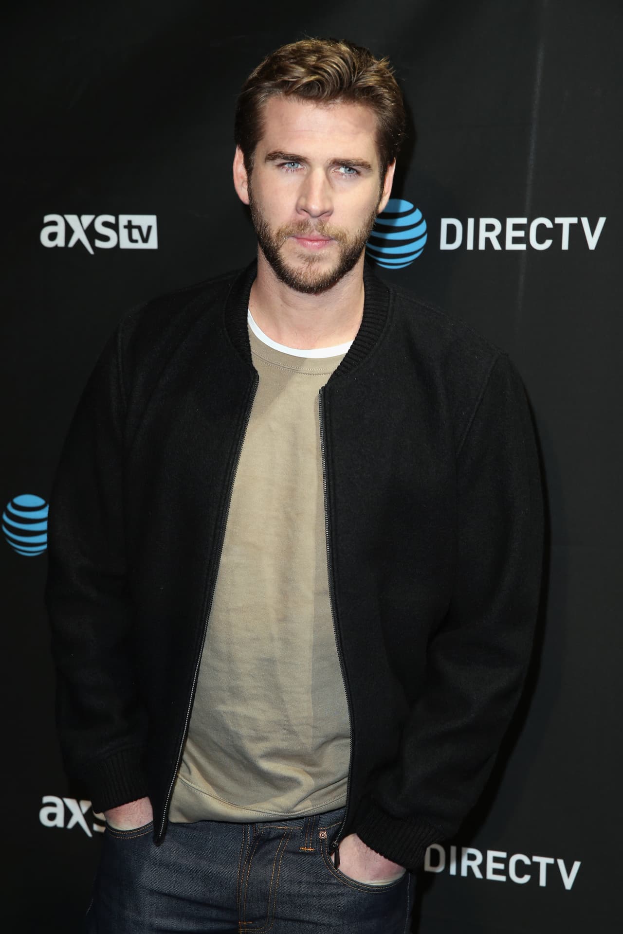 De acuerdo al documento, el equipo de abogados de Liam debe de 
<b>llevarle los papeles a Miley</b> y una vez que estén llenos, el actor podrá continuar con el litigio.