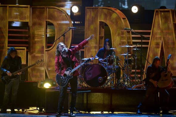 Maná subió al escenario para interpretar 'Mi verdad', su más reciente sencillo.