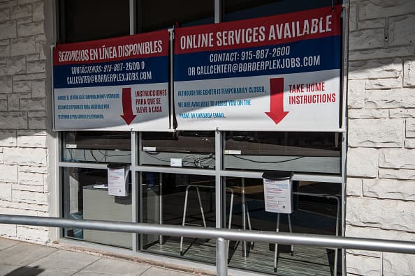 Después de que esos beneficios terminaron el mes pasado, Donald Trump firmó una orden ejecutiva que creó el Programa de salarios perdidos que eludió al Congreso en un esfuerzo por brindar alivio financiero a las personas que aún están sin trabajo en medio de la pandemia del coronavirus.