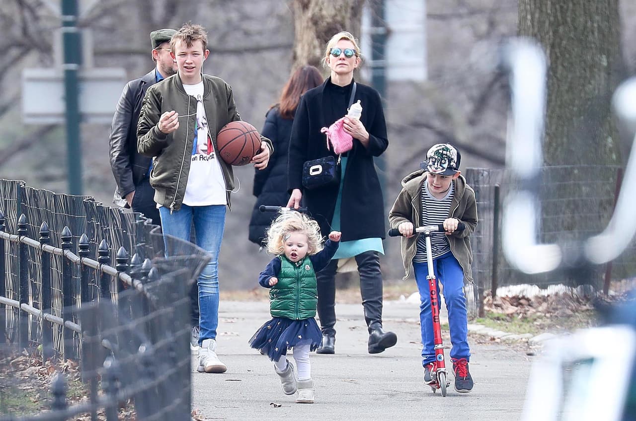 Cate Blanchett y Andrew Upton con sus hijos Dashiell, Ignatius y Edith