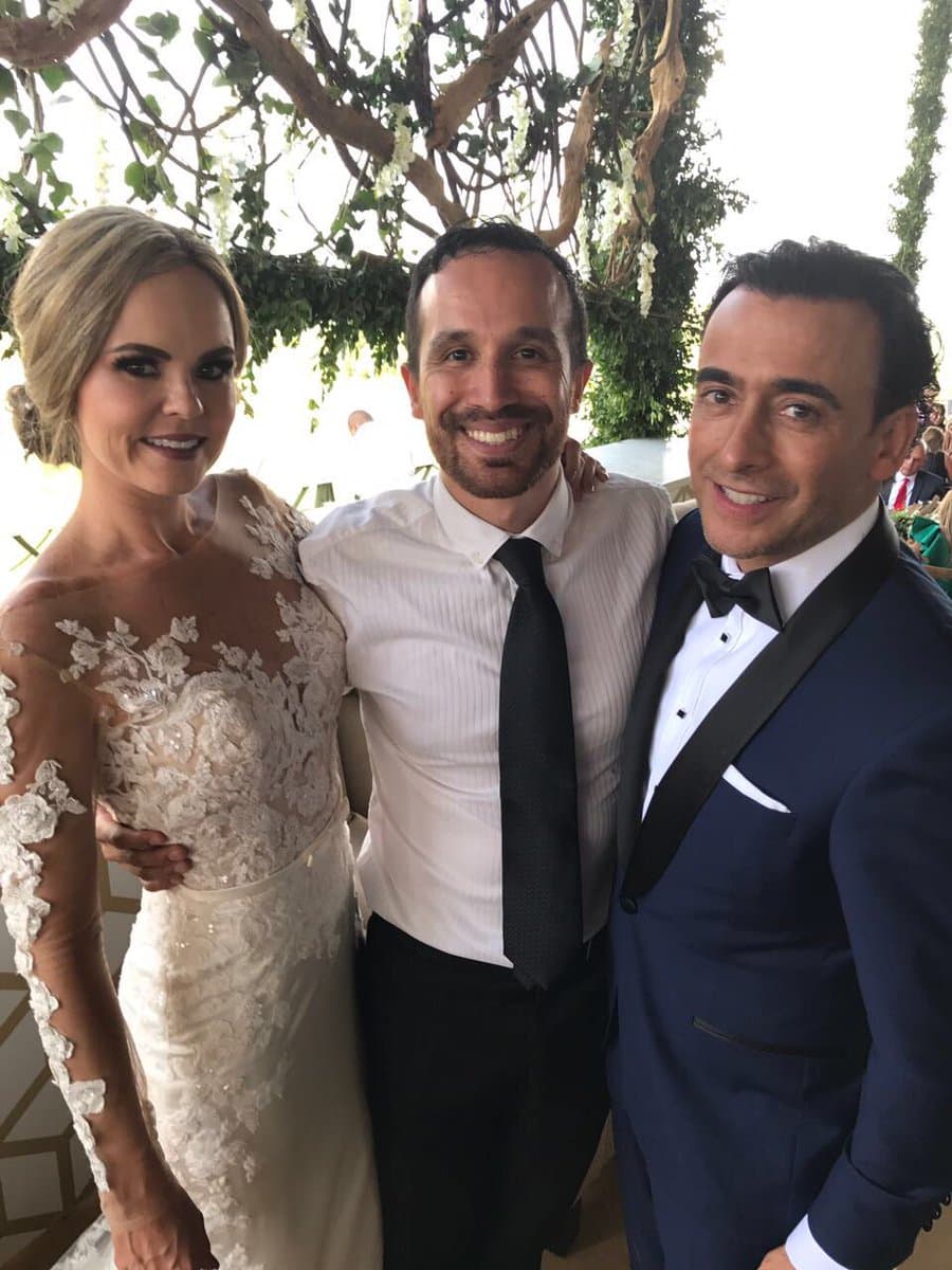 La pareja se tomó foto con cada uno de lo invitados.