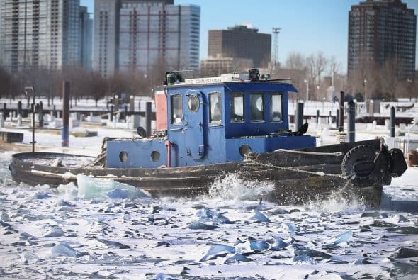 Luego de la caída de sobre 8 pulgadas de nieve en zonas de Chicago ahora se esperan vientos helados de hasta 20 grados bajo cero, en lo que meteorólogos ya describen como uno de los inviernos más intensos desde el 1985.  