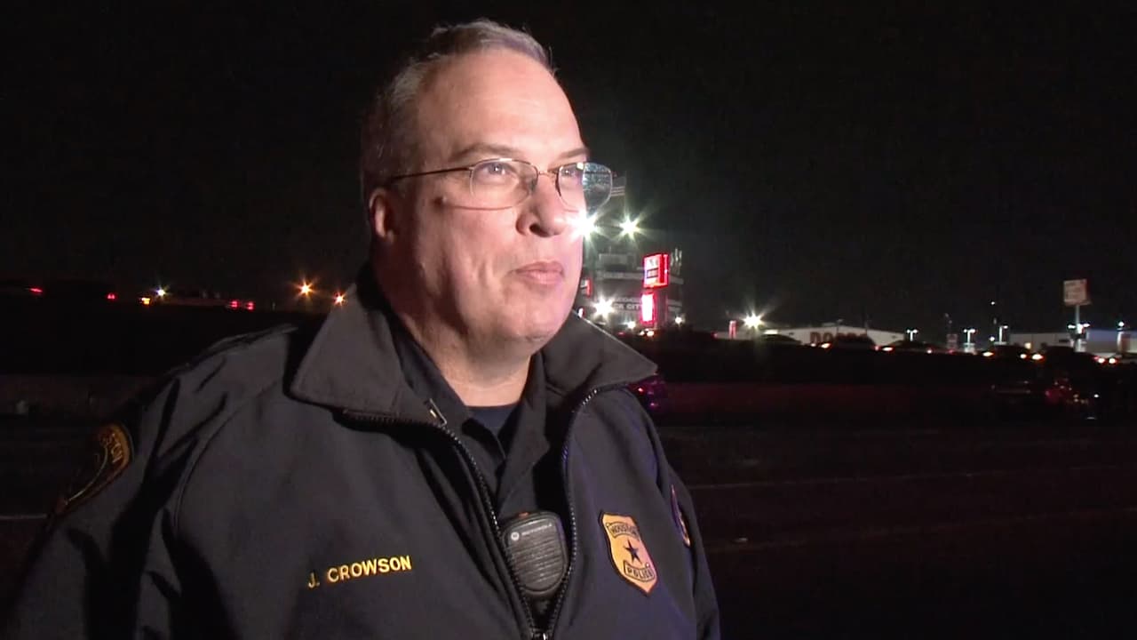 “Nuestra investigación inicial no muestra señales de intoxicación”, dijo el detective J. Crowson desde la escena.