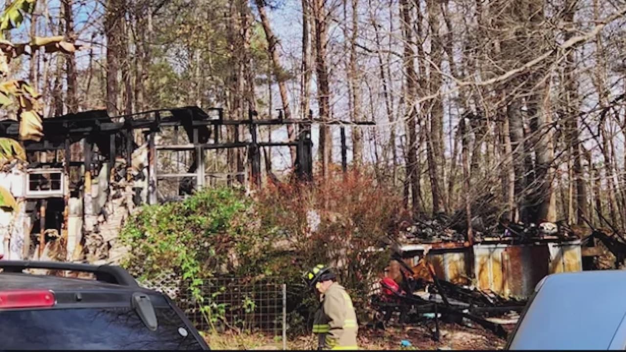 Arrestan a hombre tras incendiar la casa de su exnovia; el siniestro fue atendido por equipos SWAT