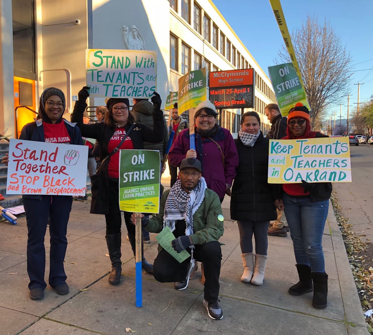 En un último esfuerzo para evitar que más de 3,000 maestros comenzaran un paro de laboreseste jueves, el Distrito Escolar presentó una nueva propuesta contractual al sindicato de maestros. Pero desde el punto de vista de los profesores, la propuesta se quedó corta.