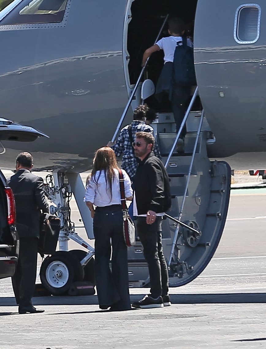 Samuel cargó con una 'backpack' y además traía una bolsa en la mano cuando subió a la aeronave. 
<br>