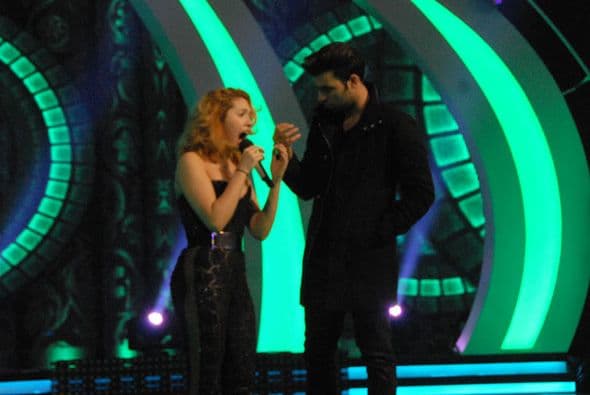 Jencarlos también la acompañó en el escenario para aconsejarle cómo mejorar su actuación.