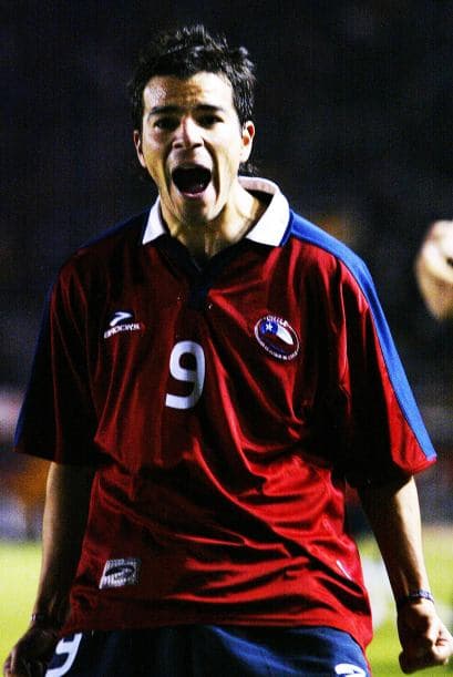 El delantero chileno no asistió a un Mundial, pero participó en las eliminatorias donde dejó el alma en la cancha.