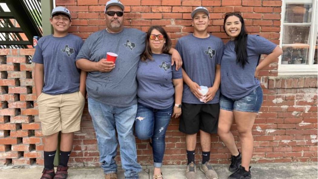 Vanessa Kinkade, la prima de Robert, creó un GoFundMe para ayudar a la familia a tomar medidas para reconstruir sus vidas.