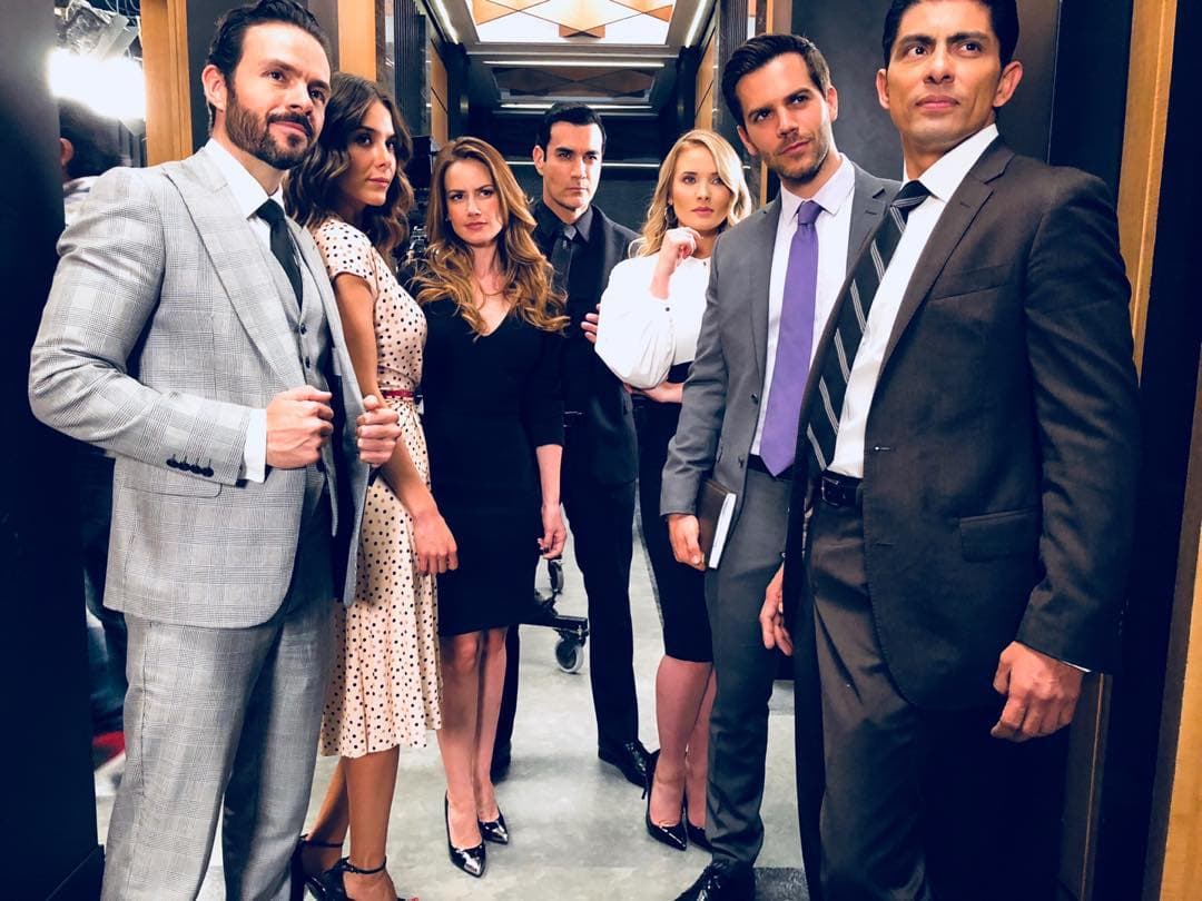 Debido a los compromisos laborales de Ana Brenda, en la segunda temporada 
<b><a href="https://www.univision.com/temas/kimberly-dos-ramos">Kimberly Dos Ramos</a></b> fue la protagonista que le robó el aliento al personaje de David Zepeda. El 2020 fue un año de grandes estrenos para el actor, pues regresó para interpretar a Ricardo Bustamante en 
<b><a href="https://www.univision.com/temas/medicos-linea-de-vida">Médicos</a></b>, como lo hizo en Por Amar Sin Ley.