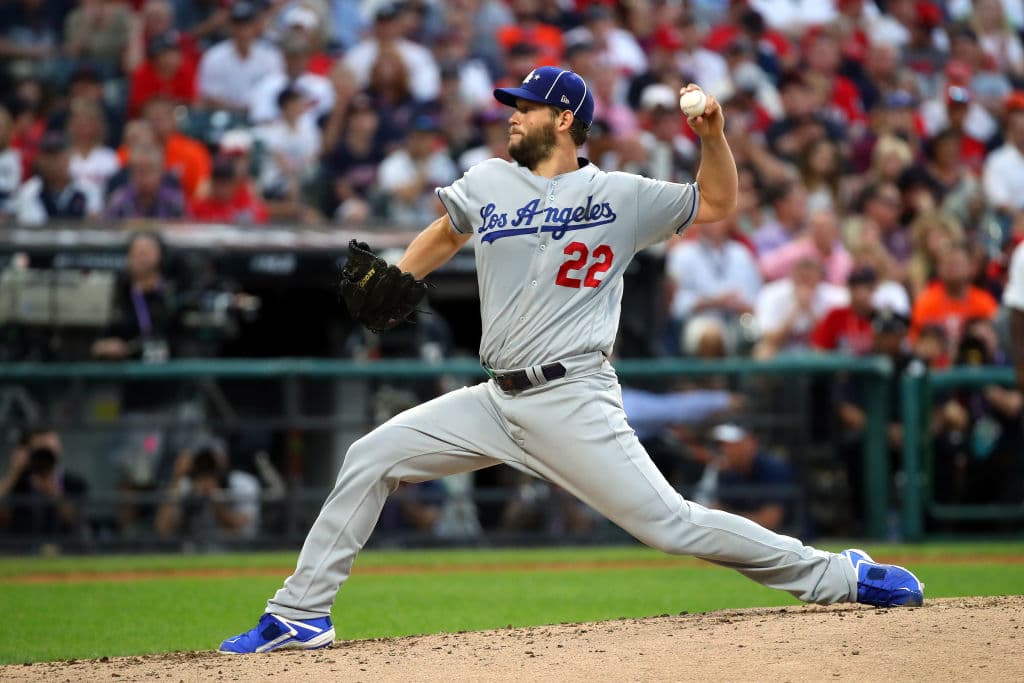 En la segunda entrada, el zurdo Clayton Kershaw, de Los Angeles Dodgers, recibió metralla. Le pegaron dos imparables y le anotaron una carrera, que puso en ventaja a las estrellas de la Liga Americana.