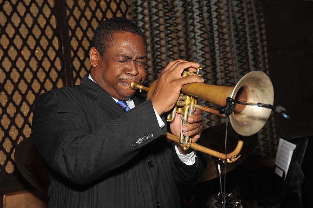 Imagen de un músico en Harlem donde de viernes a domingo se realiza el Harlem Arts Festival, un evento libre de costo en el parque Marcus Garvey. Detalles de la agenda que incluye música, arte y teatro, y precios de ciertos eventos aquí.