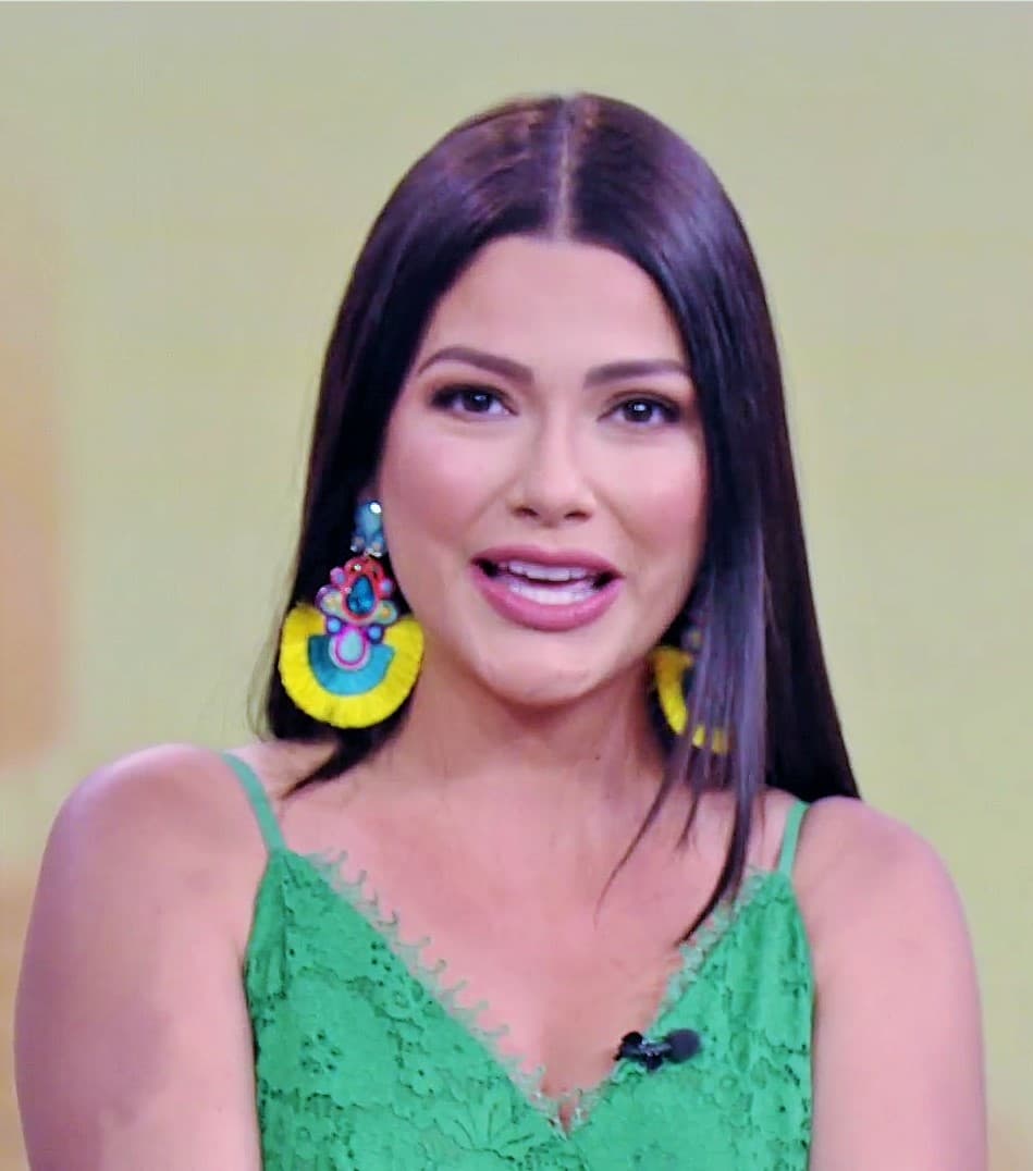 "Estoy sumamente feliz por esta oportunidad que me han dado, desde el momento que me llamaron a hacer el casting, de verdad, empecé a soñar de una forma diferente. Y es que, yo creo que hay que dar pasos grandes aunque uno se sienta feliz en donde está, porque lo digo, Despierta América es mi casa", agregó Ana Patricia en el emotivo discurso de despedida.