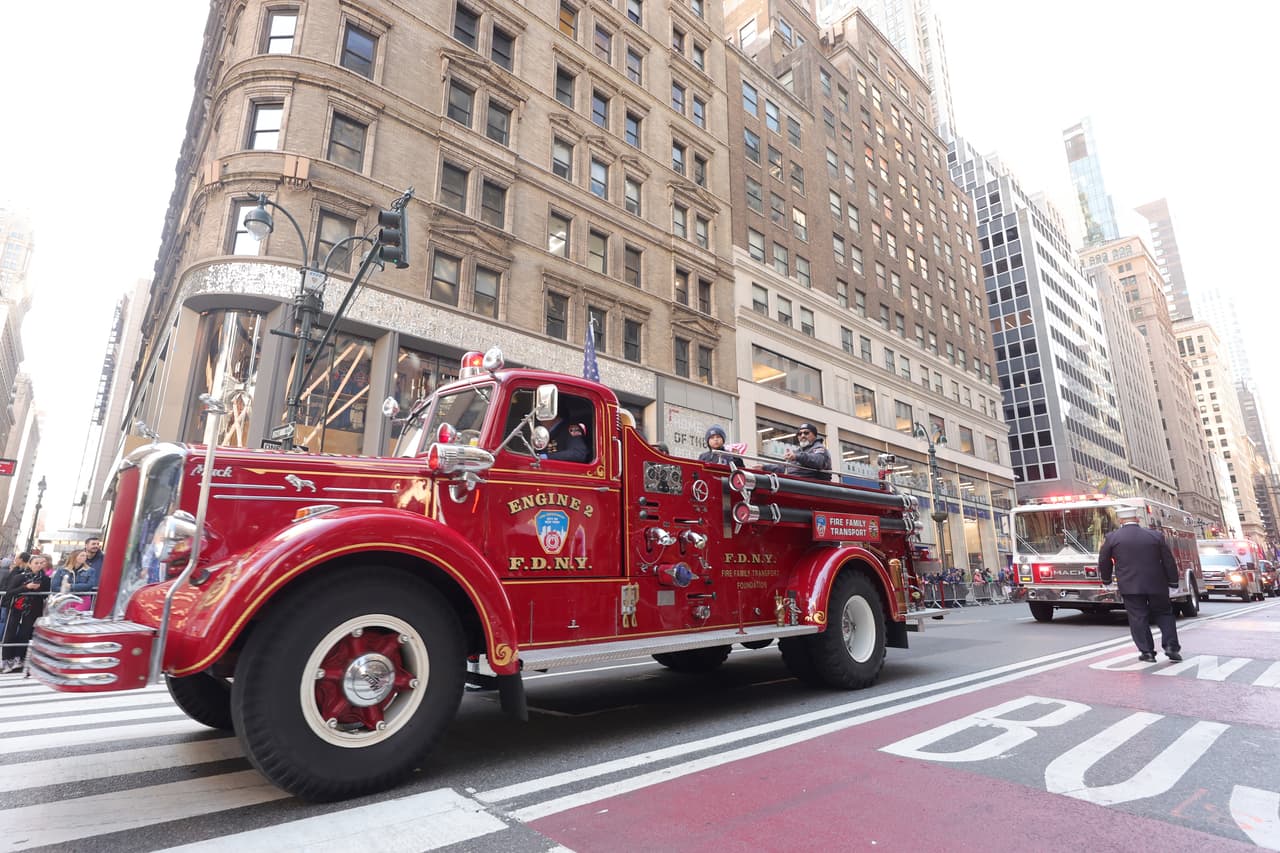 Los bomberos de Nueva York también se sumaron al Desfile del Día de los Veteranos.