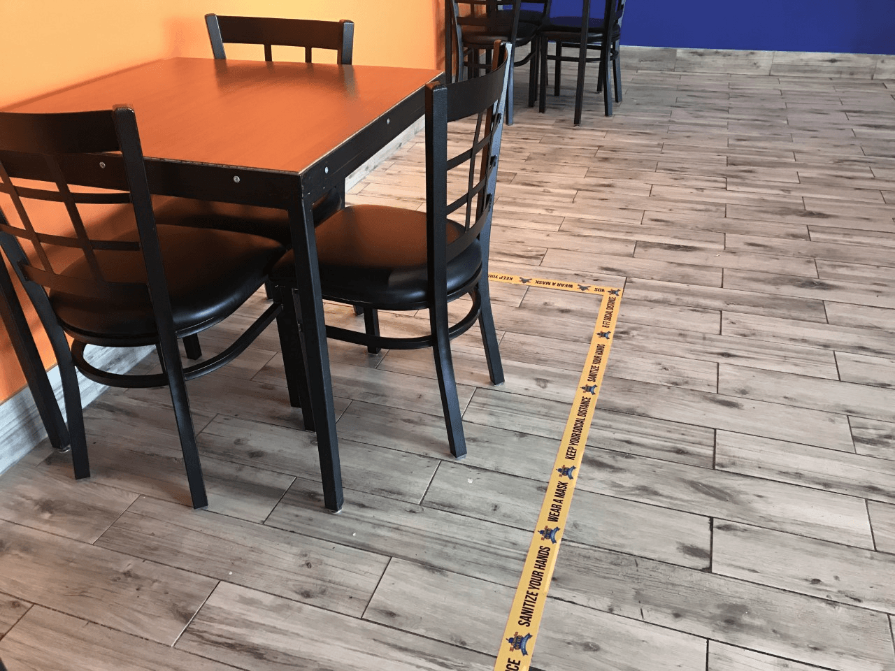 <b>“Yo pensaba que los tornados eran en Oklahoma y en las orillas, no aquí”, dice el señor Martín</b> quien nos abrió las puertas de su restaurante horas antes de su reapertura.