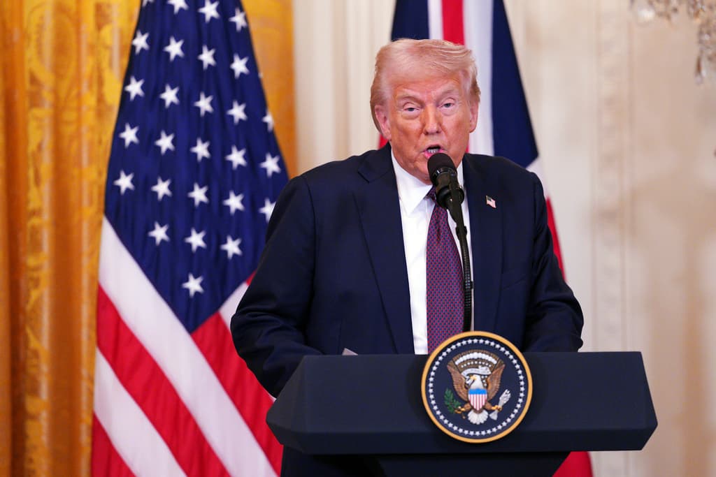 Una jueza determina que es ilegal el intento de Trump de destituir al jefe de una agencia de supervisión clave