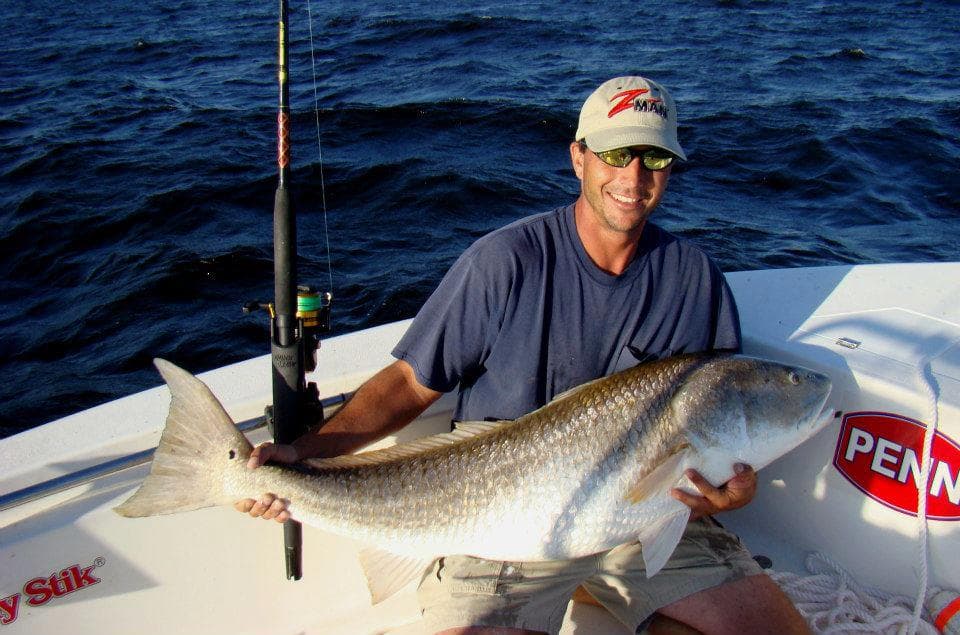 <b>Neuse River, Oriental</b>. El río Neuse es el más largo del estado, se extiende 248 millas de largo y seis millas de ancho en su desembocadura en Pamlico Sound. Puedes pescar en cualquier lugar a lo largo de este río y pasar un buen rato, pero si estás buscando una captura para recordar, intenta pescar cerca de la pequeña ciudad de Oriental, desde mediados de verano hasta mediados de otoño. Si tienes suerte, puede atrapar una de las corvinas de clase mundial que se encuentran en el área, que puede pesar hasta 50 libras.
<br>
<br>
<b><a href="https://goo.gl/maps/p3iPZLQ8ZC62yzKHA">Cómo llegar</a></b>