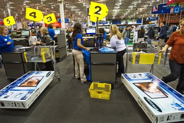 Como cada Viernes Negro las tiendas se llenaron de miles de personas con una sola intención: comprar a los mejores precios. Sin embargo, no todo fue color de rosa para los compradores ya que también hubo algunos accidentes violentos.