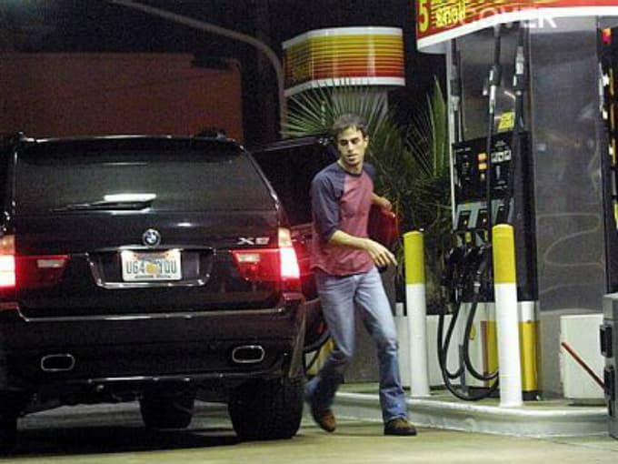 Conoce las camionetas de Enrique Iglesias