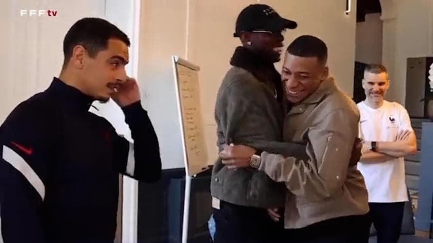 Mbappé se saluda con Pogba y le confiesa que está “un poco harto”
