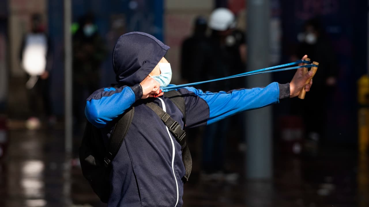 Recompensa de $20,000 para dar con sospechoso que ha causado medio millón en daños con una resortera