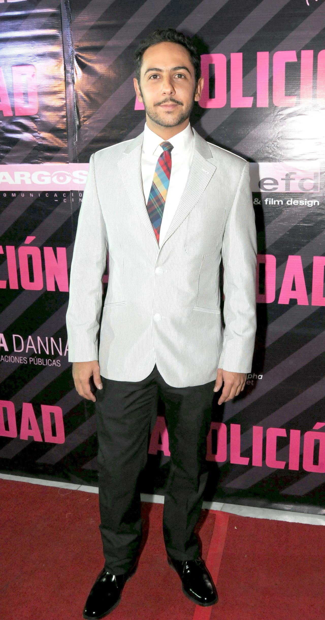 También se ha desenvuelto en los escenarios teatrales con obras como
<i>Nada es para siempre, Tombuctú, Como te guste </i>y
<i> Geografía</i>, solo por mencionar algunas.