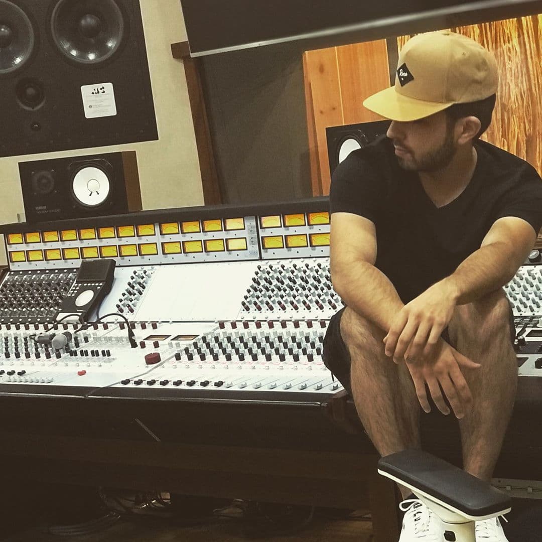 Joss Favela sabe que esta labor no será fácil; al contrario, está consciente de que este será uno de los papeles más críticos de su carrera: "Ser juez del talento de alguien, es un peso muy grande".