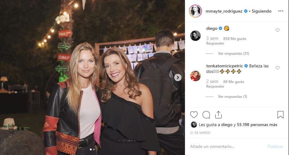 Incluso 
<b>ya le ha mandado un beso </b>a la joven por medio de un emoticón, como muestra en esta imagen.