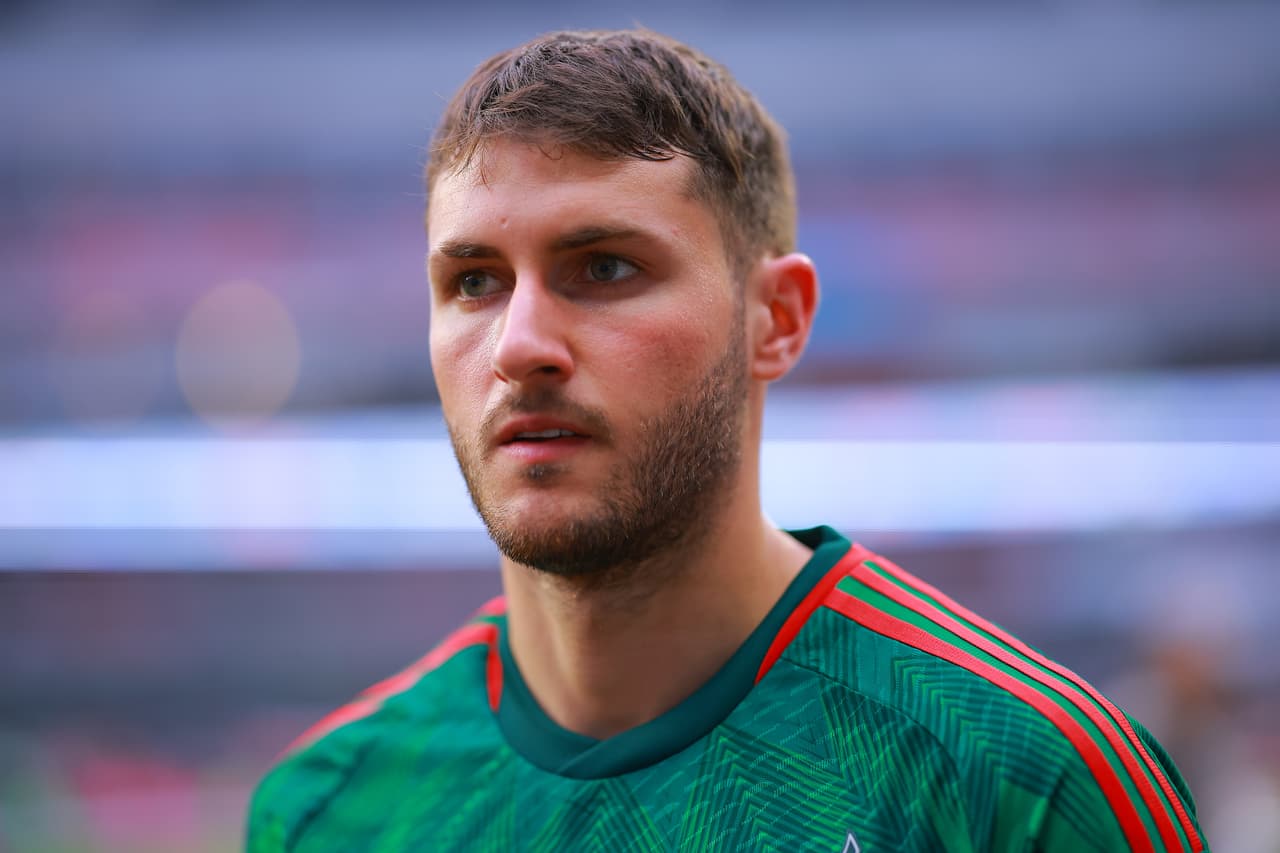 Feyenoord un porcentaje más de la carta de Santi Giménez