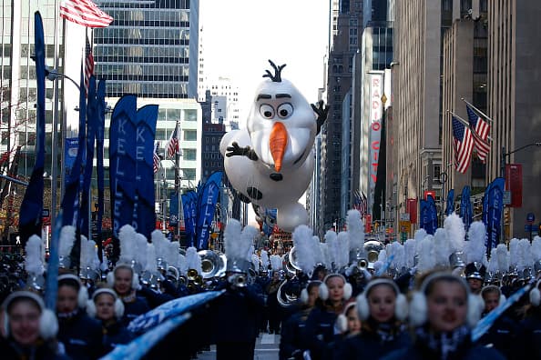 El recorrido inicia en la calle 77 y Central Park West en dirección hacia Midtown, haciendo un giro en Columbus Circle hacia la avenida 6 y Central Park South y continuando luego hasta la calle 34, donde se encamina hacia la plaza Macy’s Herald Square.